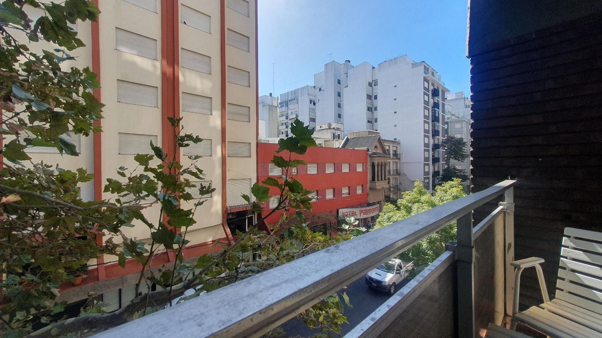 3 Ambientes a la calle con cochera