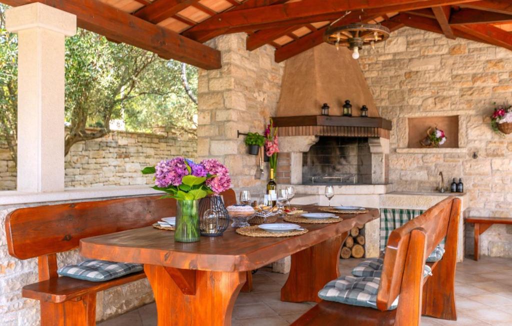 Beautiful Villa Mara with pool in Sv Lovrec view 3