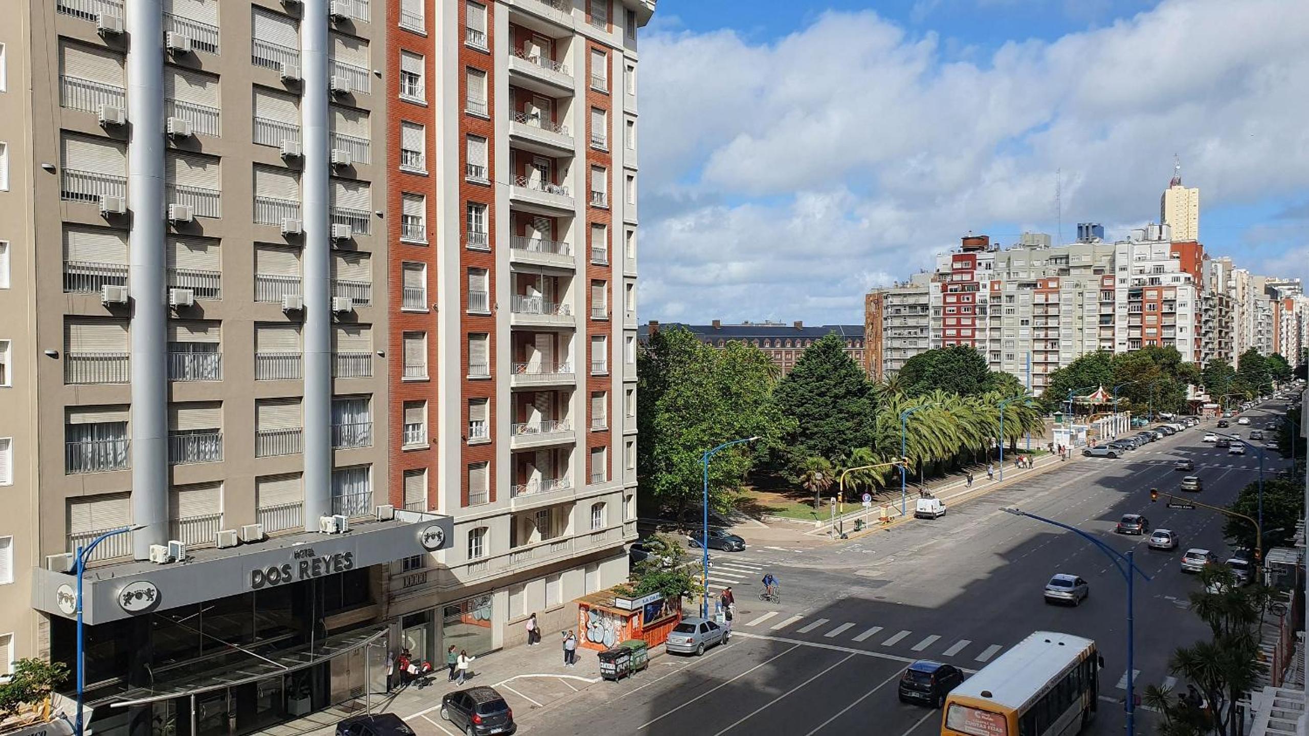 3 ambientes c/dependencia con vista a Plaza Colón