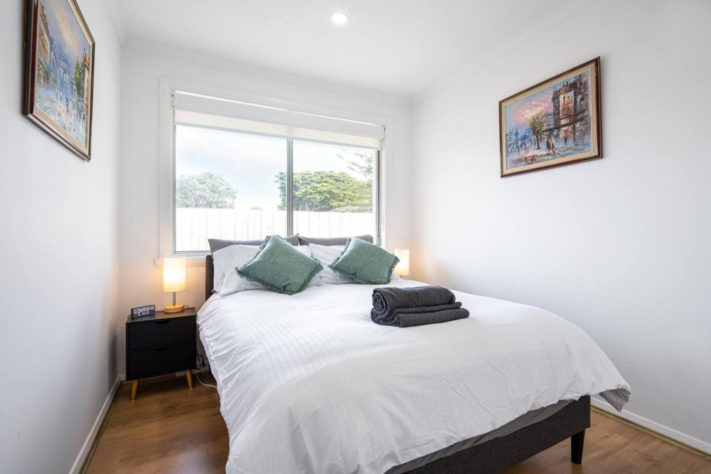 A Private Hideaway with Large Backyard and CarParks