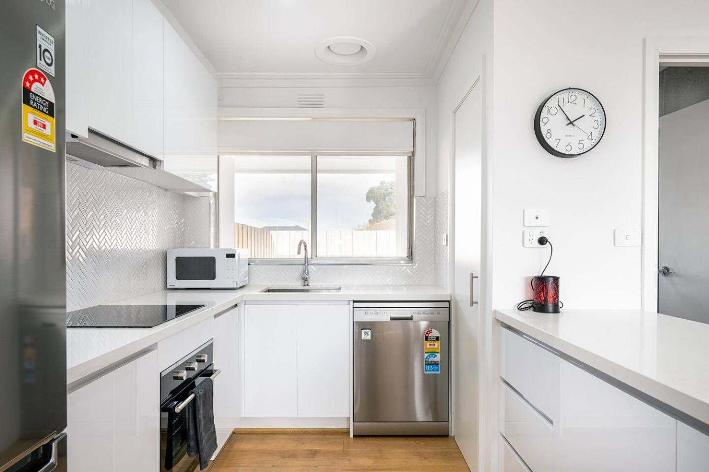 A Private Hideaway with Large Backyard and CarParks