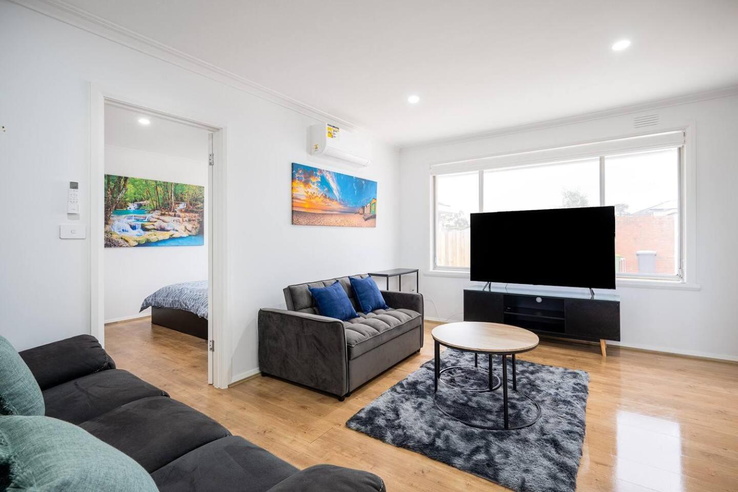 A Private Hideaway with Large Backyard and CarParks