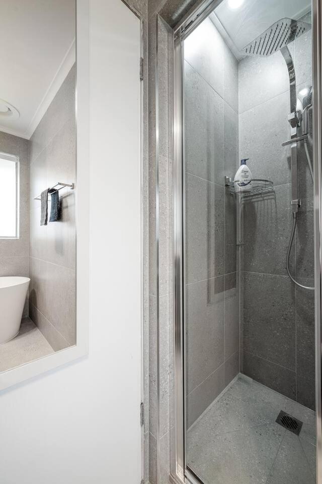 A Private Hideaway with Large Backyard and CarParks