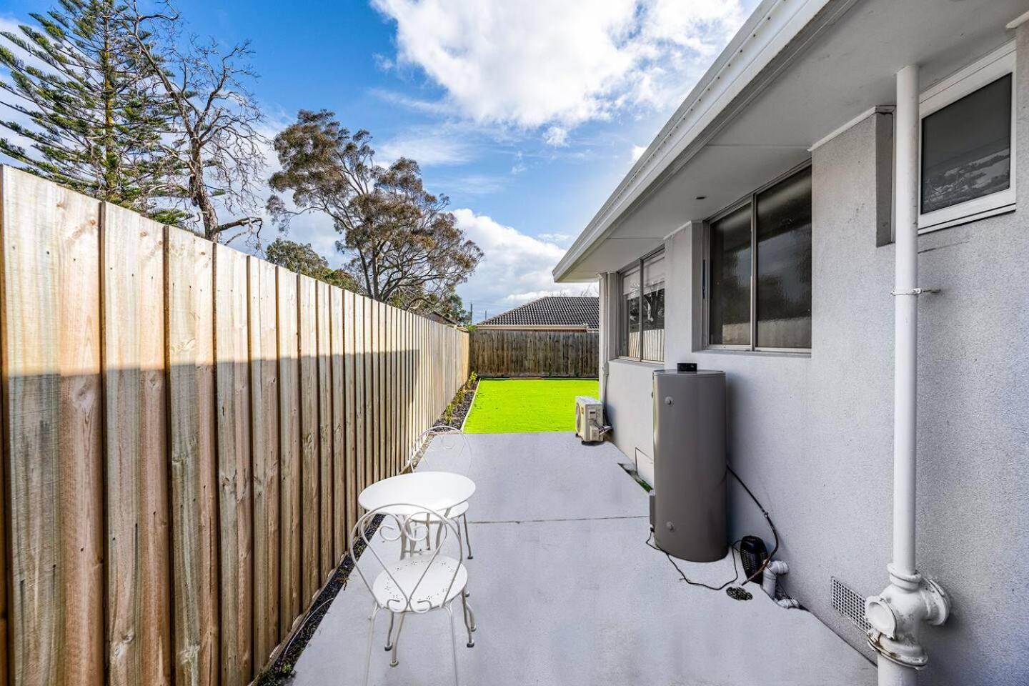 A Private Hideaway with Large Backyard and CarParks