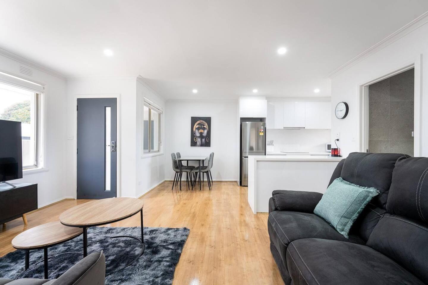 A Private Hideaway with Large Backyard and CarParks