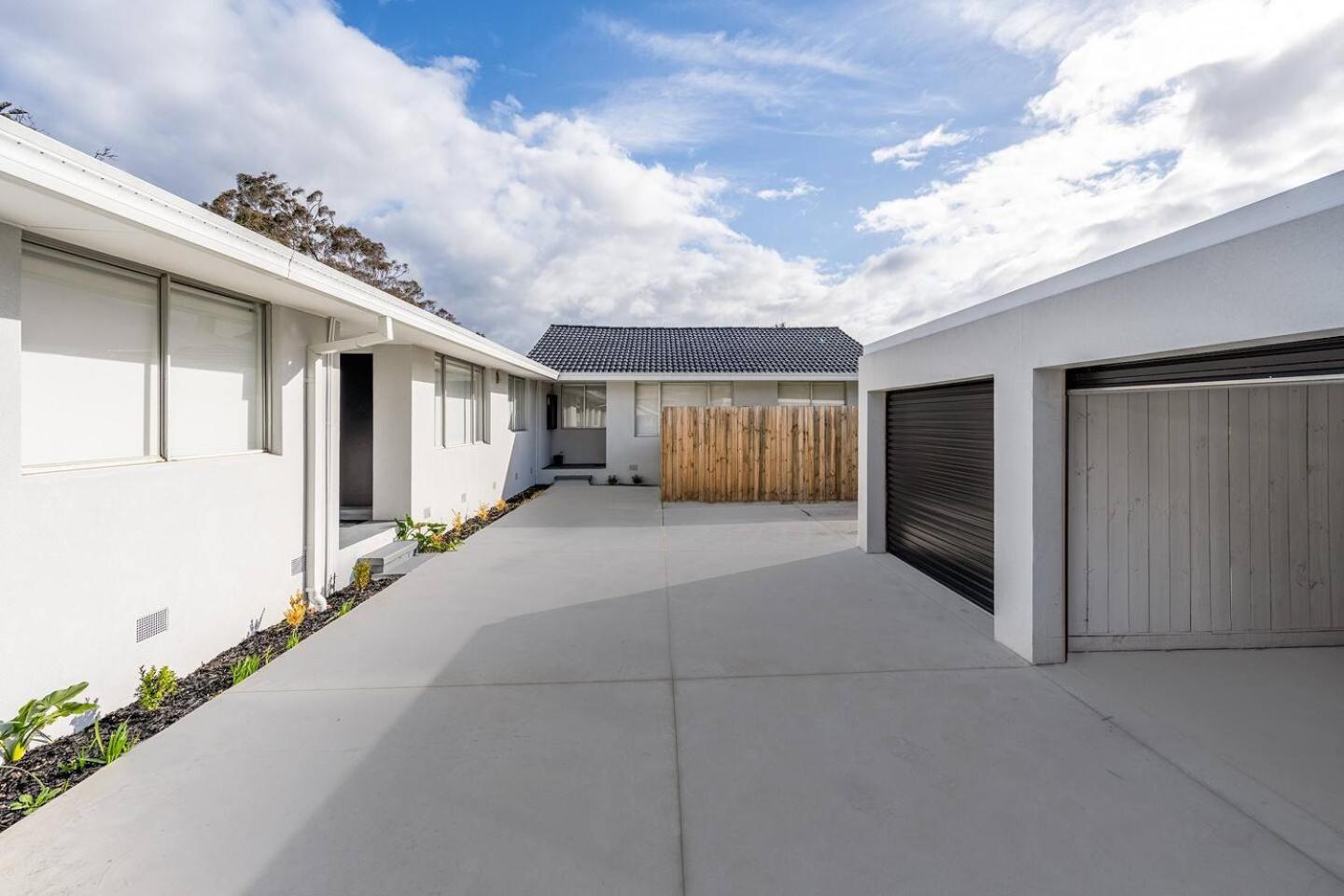 A Private Hideaway with Large Backyard and CarParks
