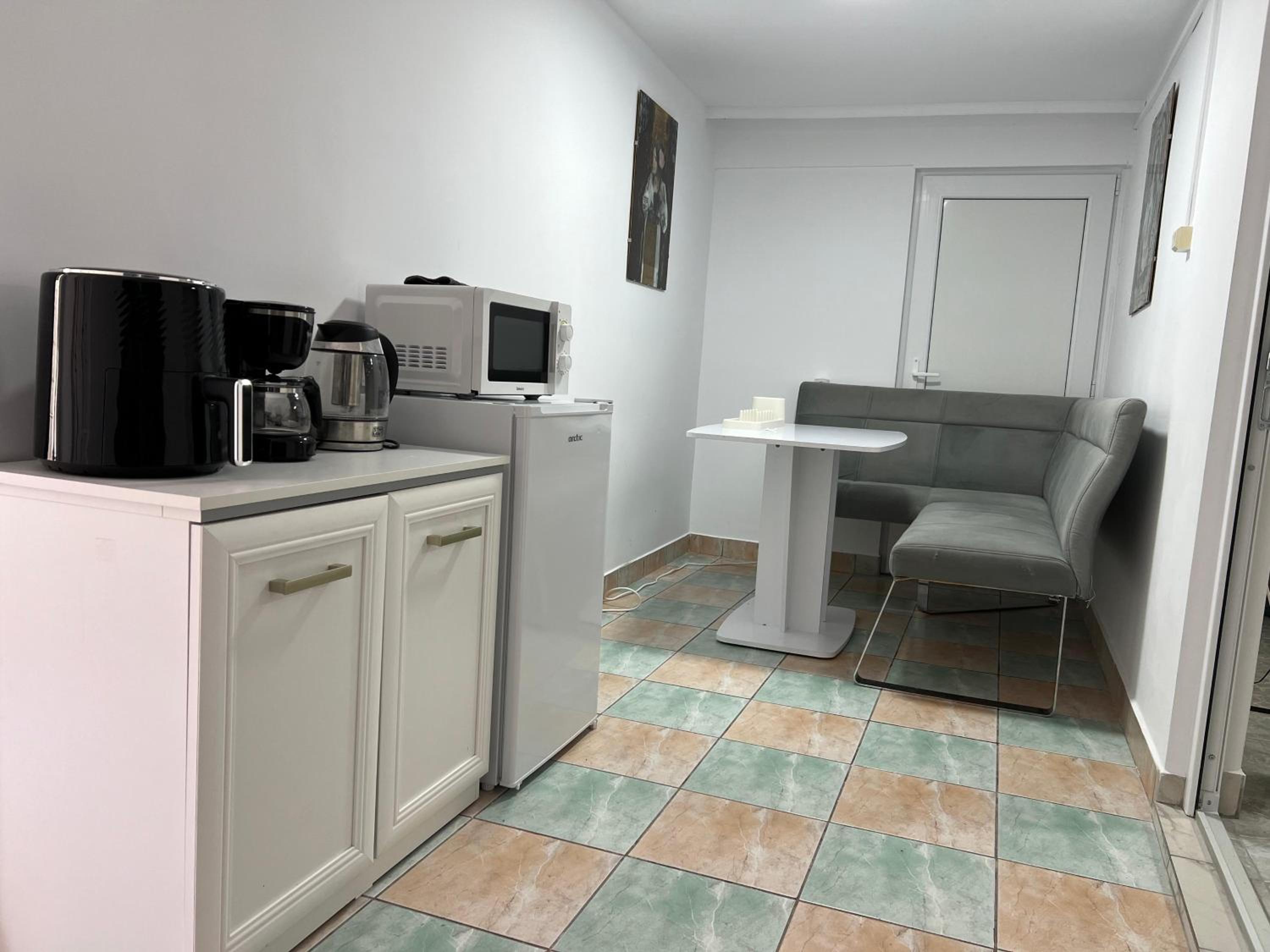 Serenity Apartments and Studios