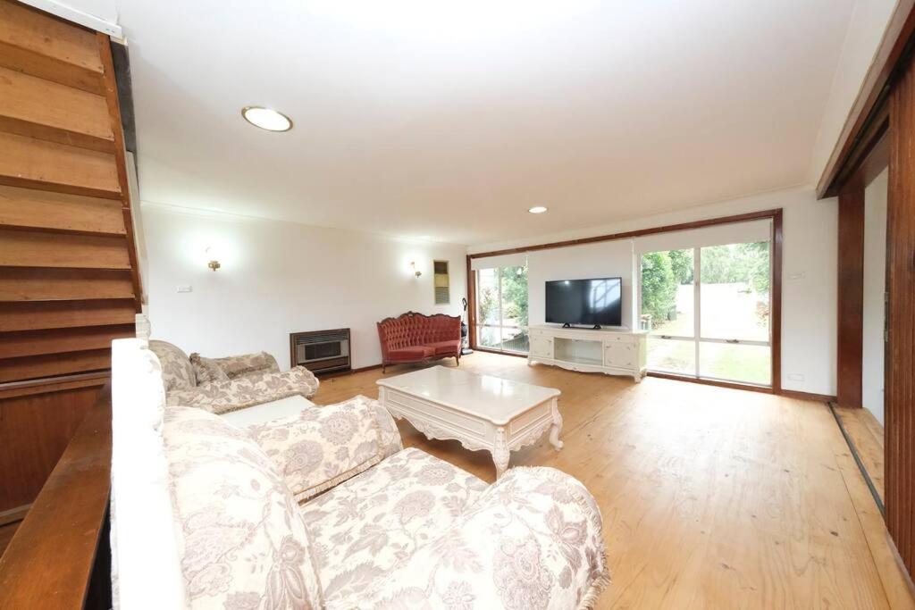 Carlingford Spacious 5BR Home Sleeps 10