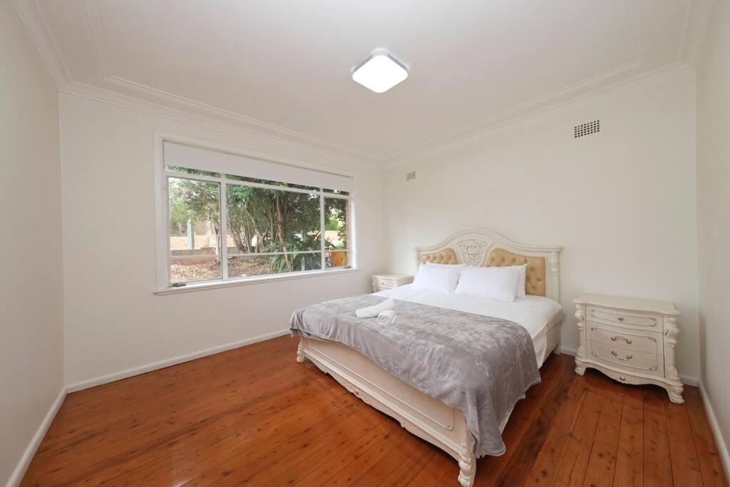 Carlingford Spacious 5BR Home Sleeps 10