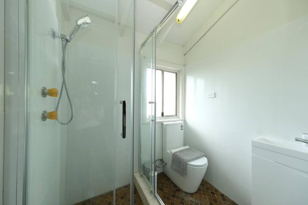 Carlingford Spacious 5BR Home Sleeps 10