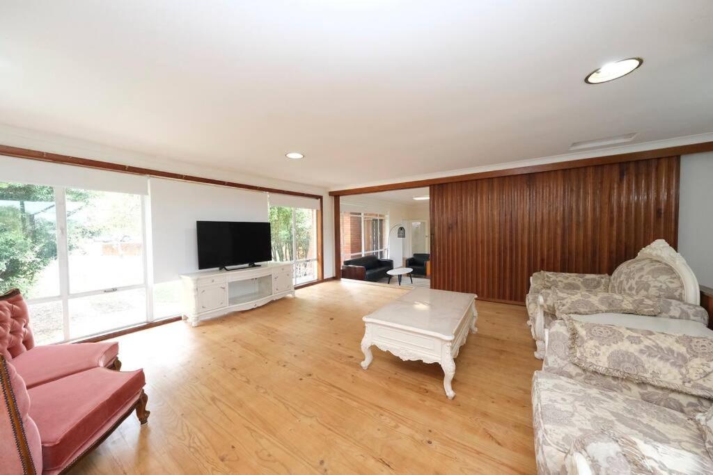 Carlingford Spacious 5BR Home Sleeps 10