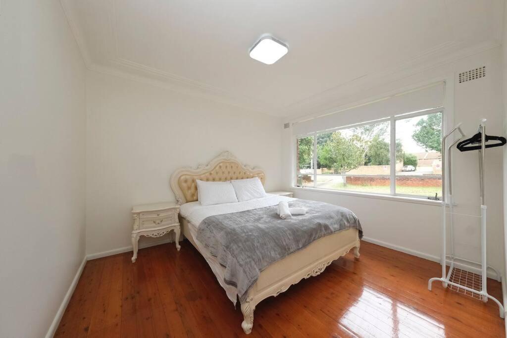 Carlingford Spacious 5BR Home Sleeps 10