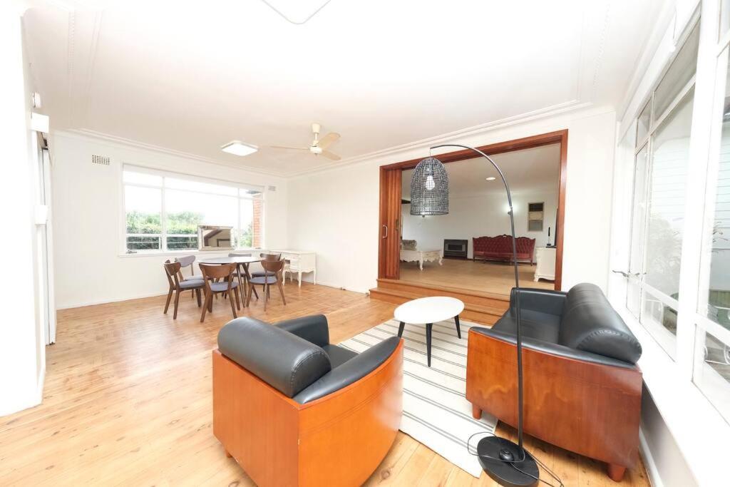 Carlingford Spacious 5BR Home Sleeps 10