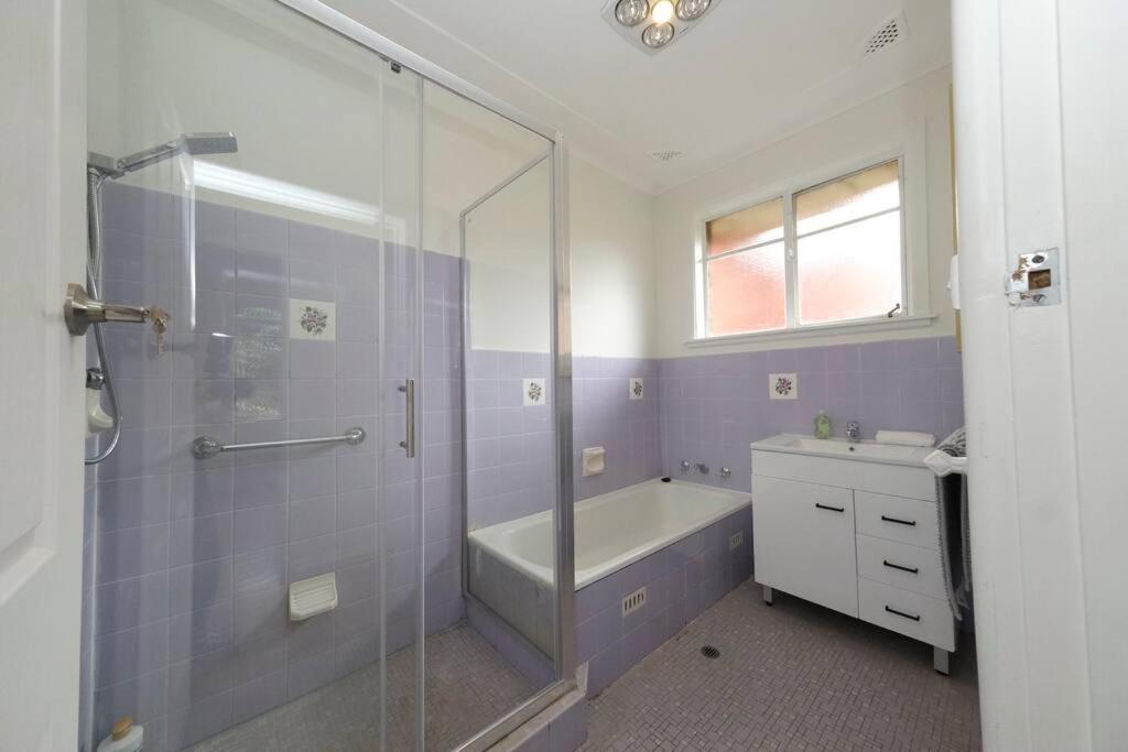 Carlingford Spacious 5BR Home Sleeps 10