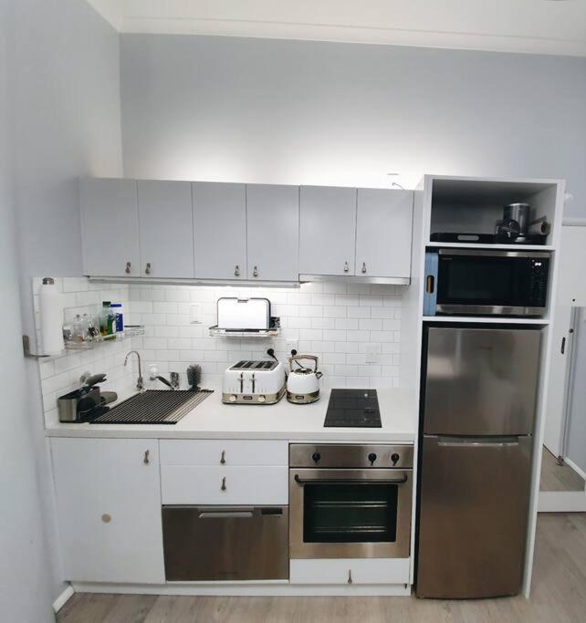 BRAND NEW! Modern amazing 1Bed - Princes Wharf view 5
