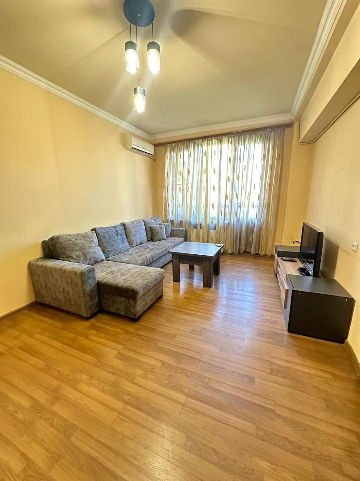 Avchieva's apt on Mashtots Ave