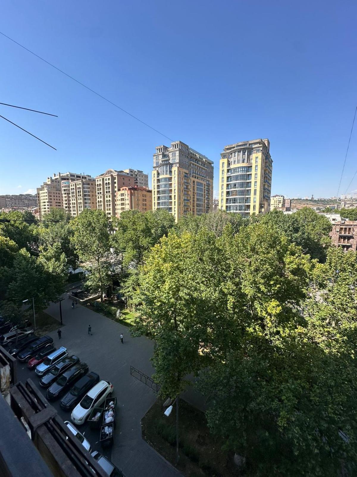 Avchieva's apt on Mashtots Ave