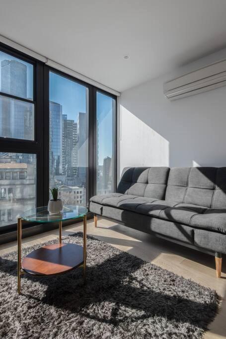 62D Fully Equipped 2BR Abnb Property, Perfect for a Local Experience in Melbourne with Free Parking