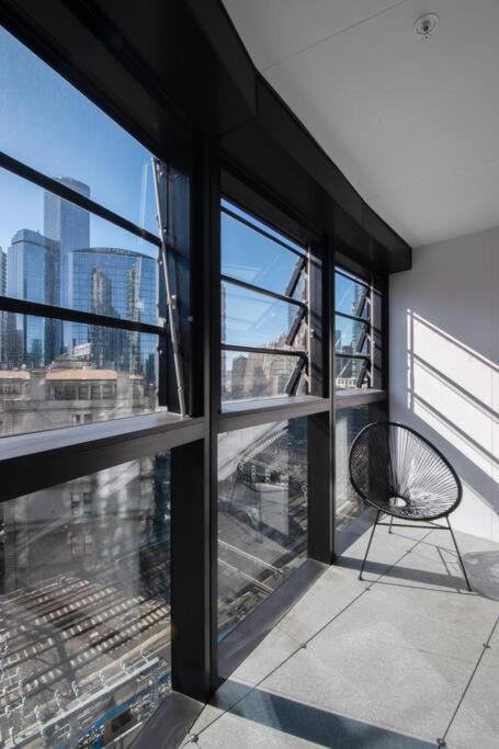 62D Fully Equipped 2BR Abnb Property, Perfect for a Local Experience in Melbourne with Free Parking