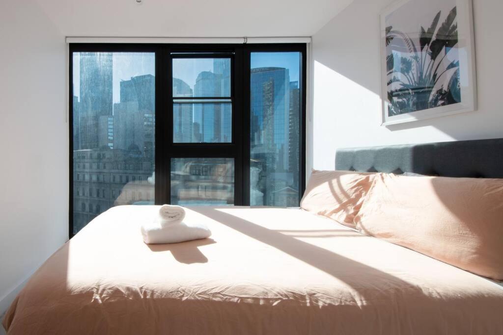 62D Fully Equipped 2BR Abnb Property, Perfect for a Local Experience in Melbourne with Free Parking