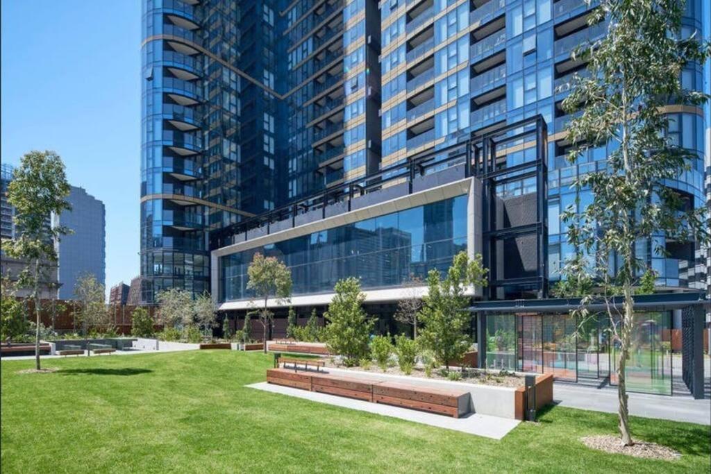 62D Fully Equipped 2BR Abnb Property, Perfect for a Local Experience in Melbourne with Free Parking