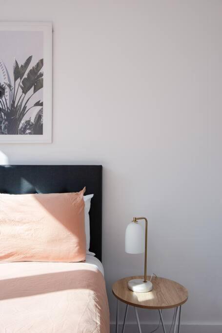 62D Fully Equipped 2BR Abnb Property, Perfect for a Local Experience in Melbourne with Free Parking