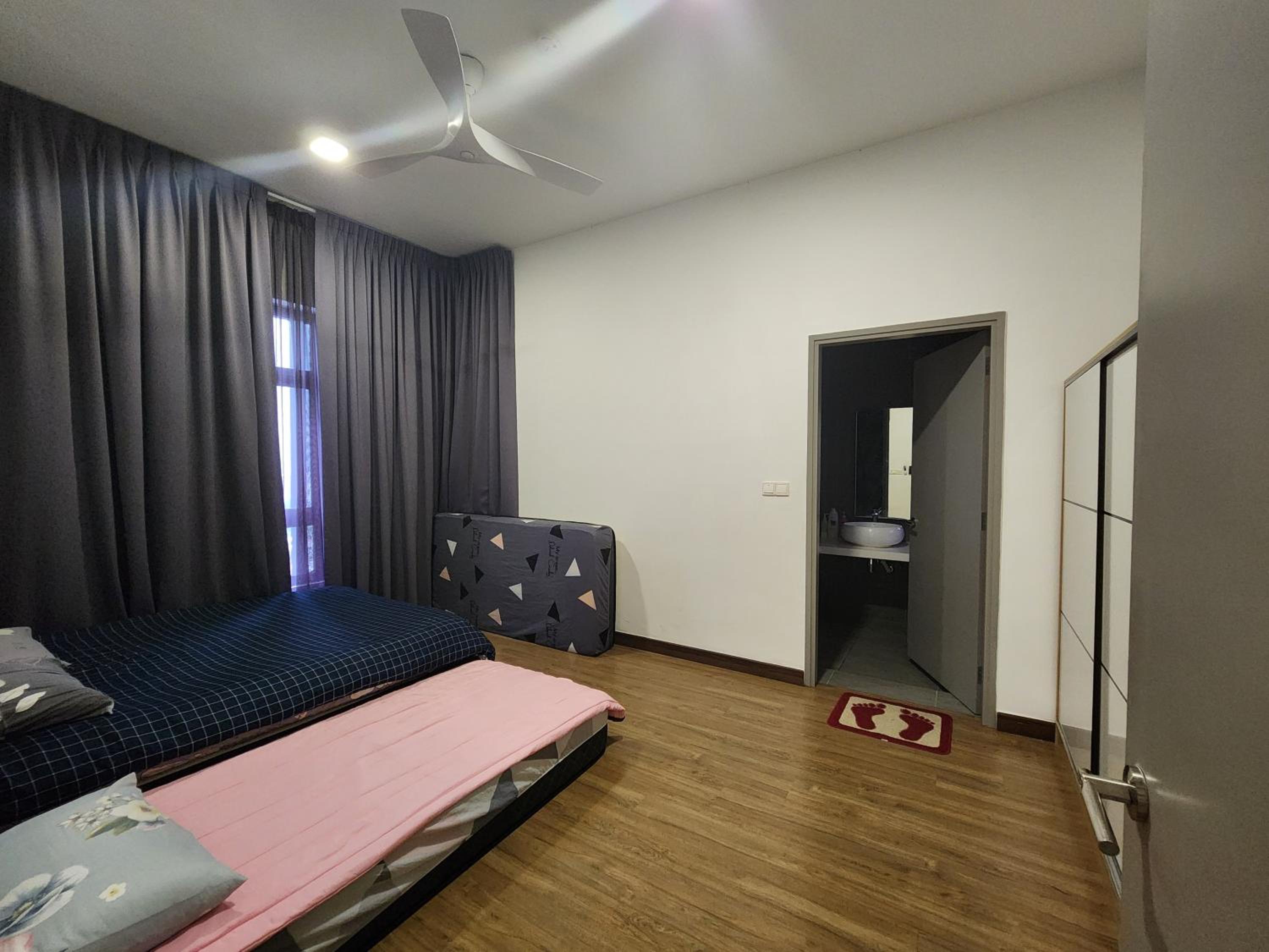 Astoria,4r3b,4kmtoklcc,1505sf,bigbalcony,newcondo,bathtub,nicefacilities