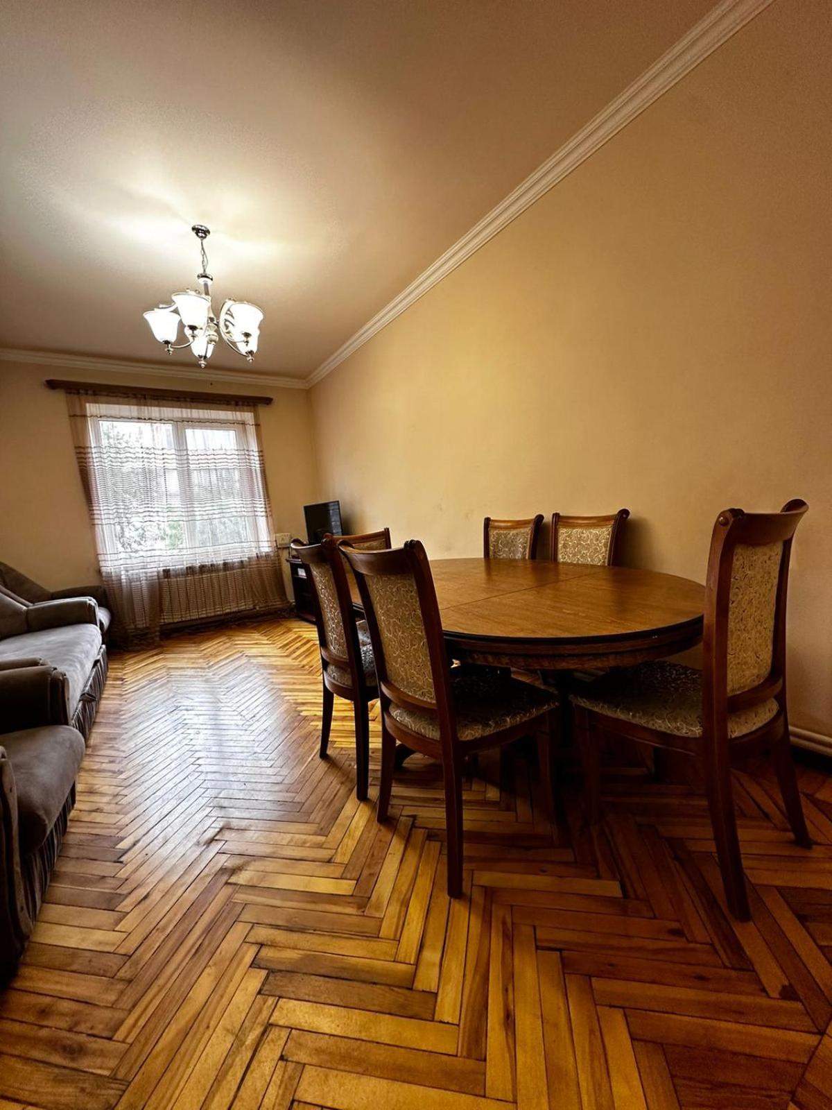 Avchieva's apt on Sundukyan Street