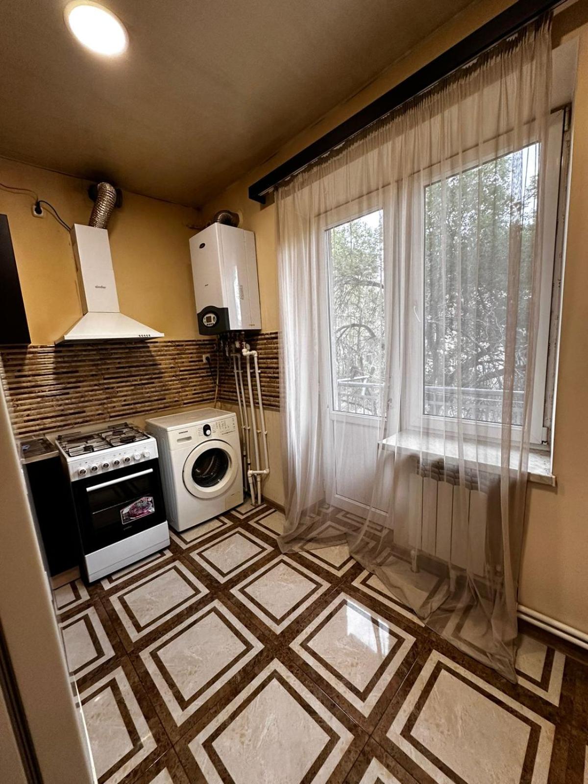 Avchieva's apt on Sundukyan Street
