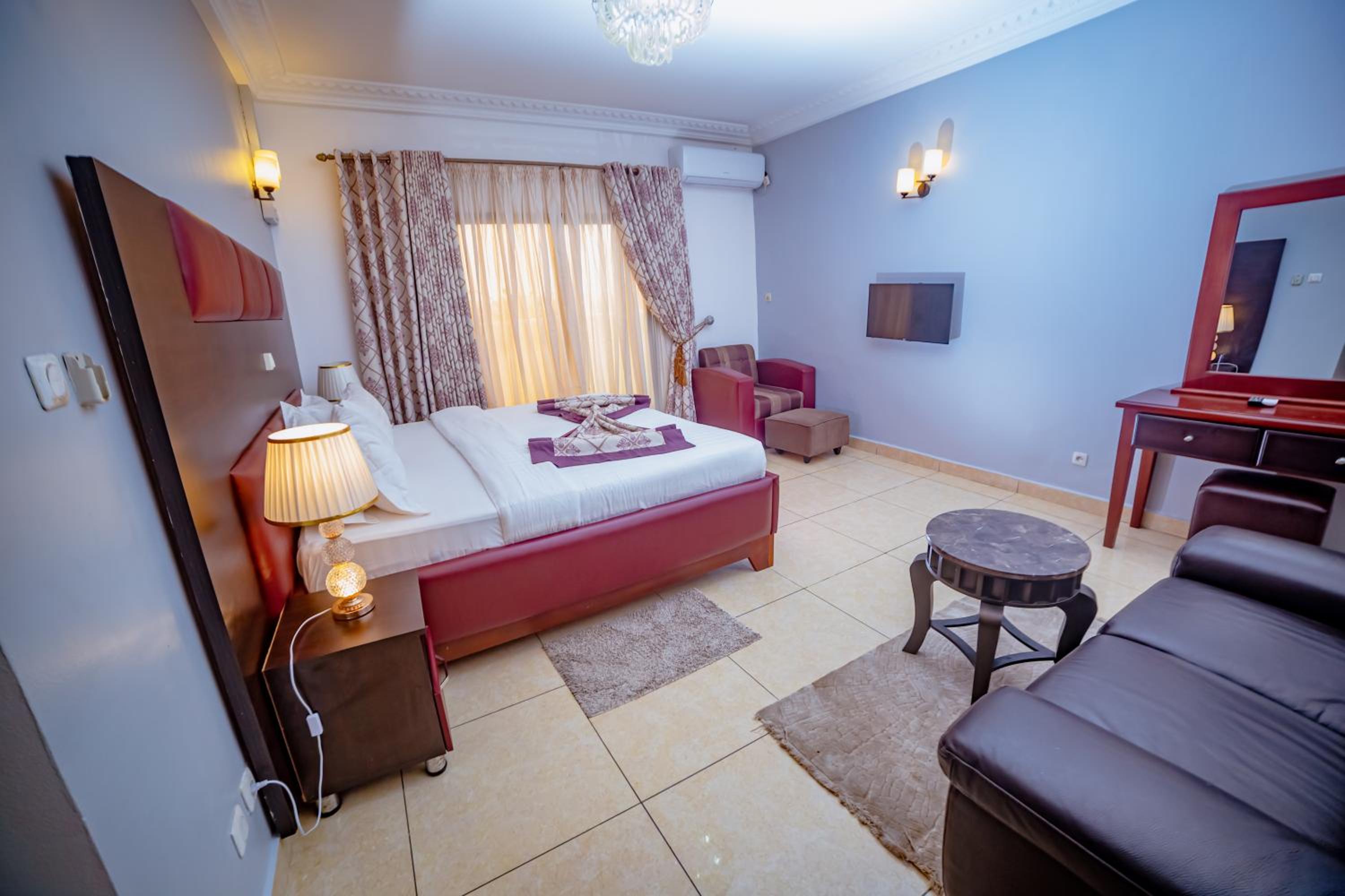 LOUMIA RESIDENCY BONAPRISO