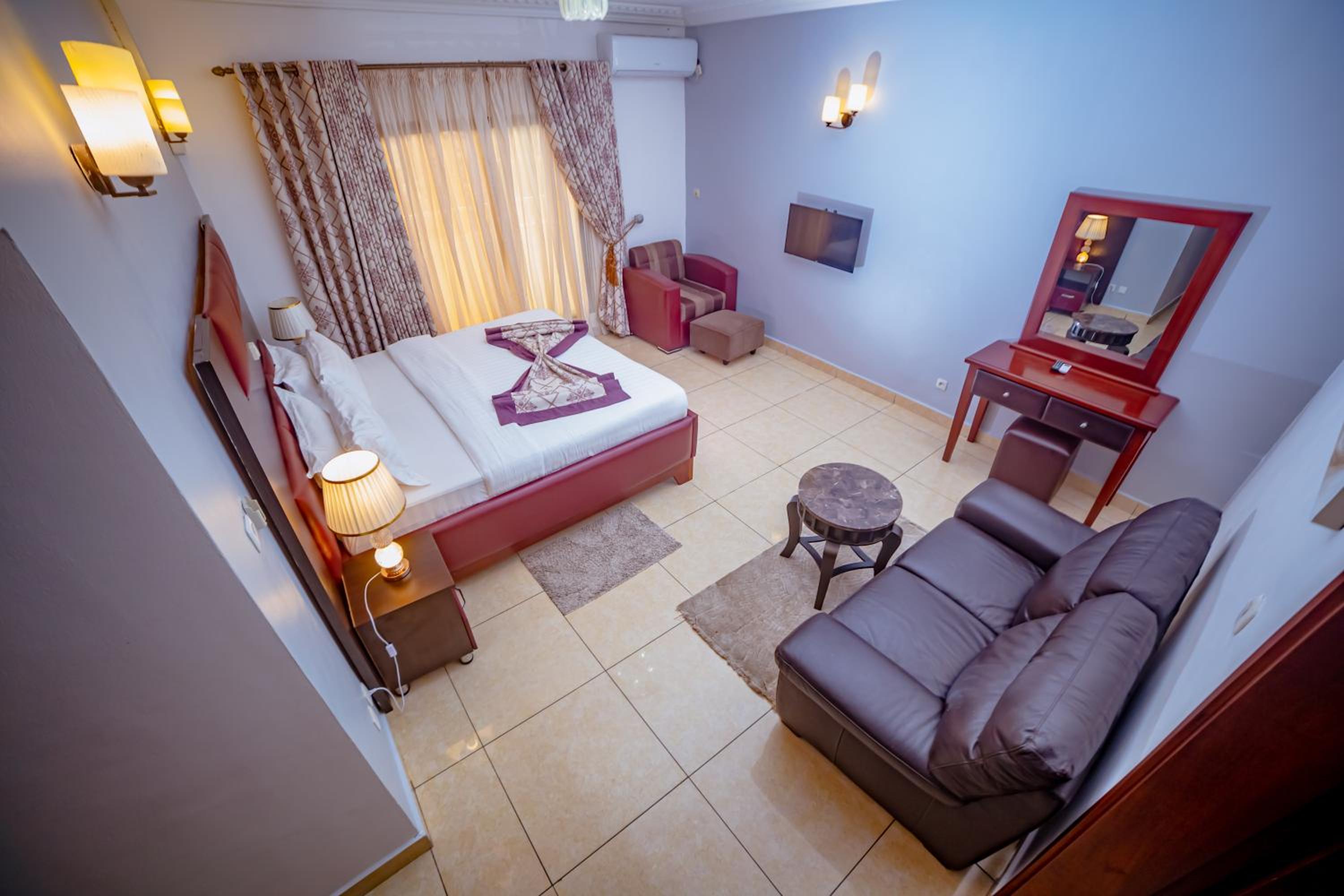 LOUMIA RESIDENCY BONAPRISO