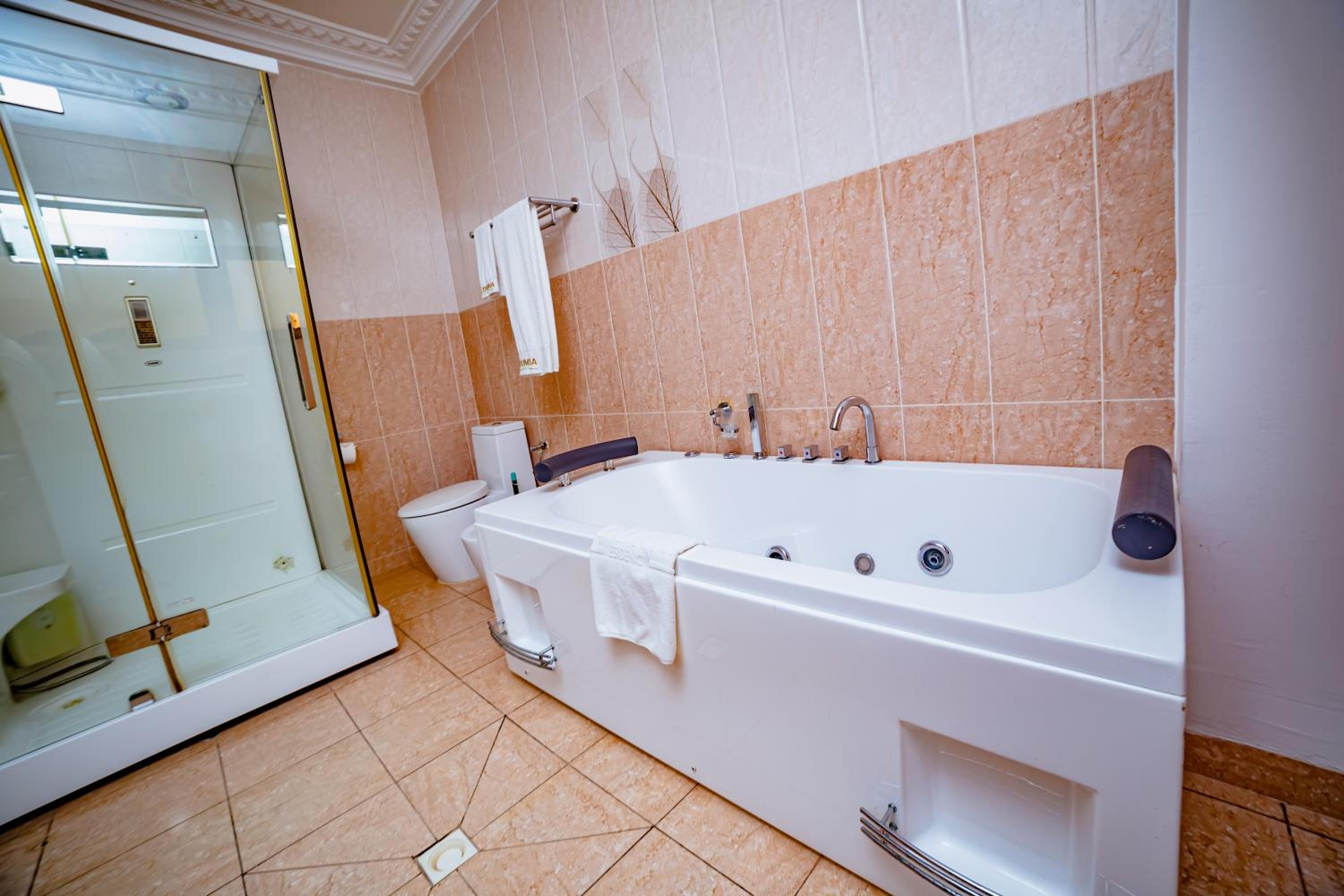 LOUMIA RESIDENCY BONAPRISO