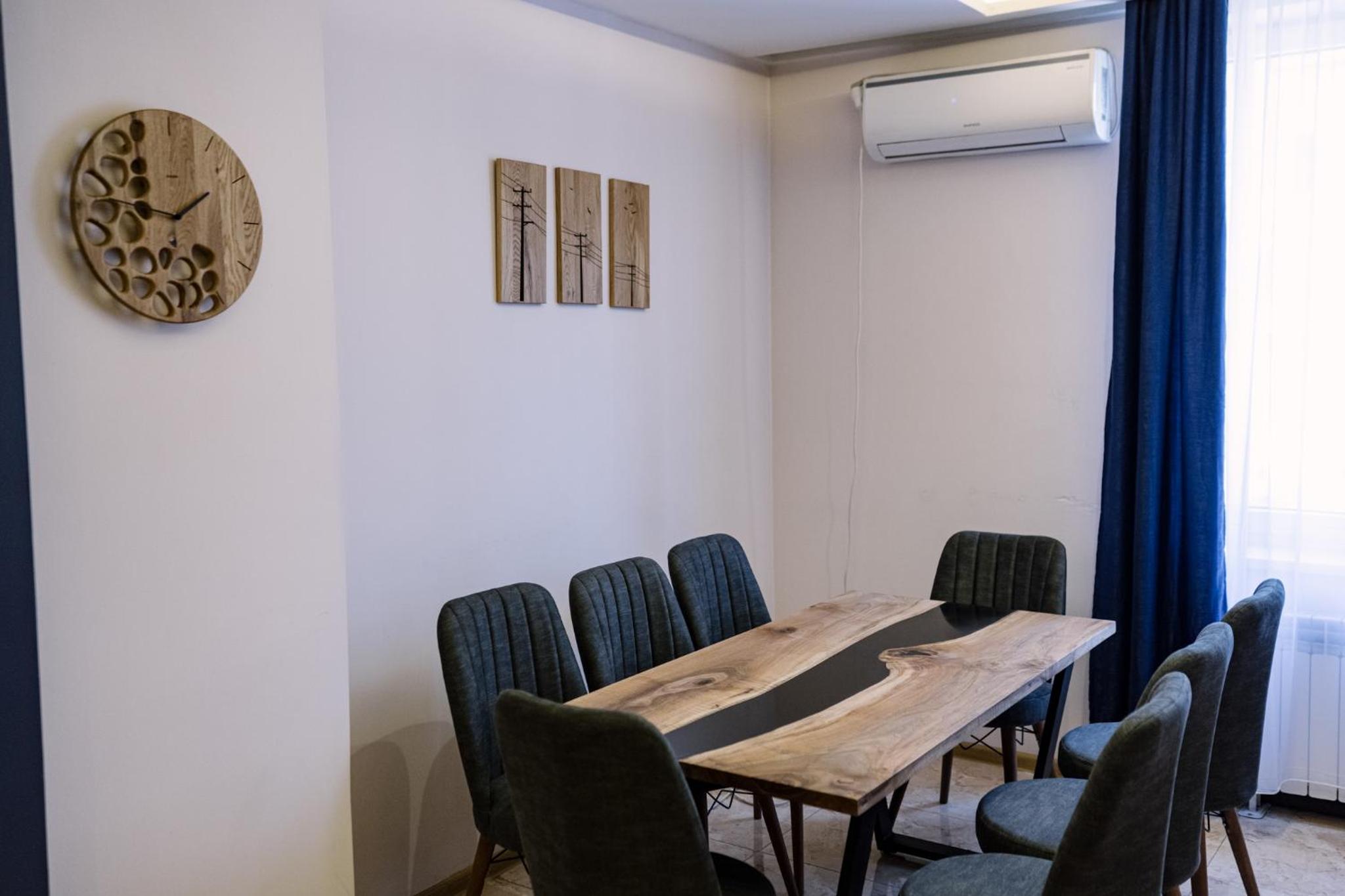 3BDR, Top Center Retreat, Sofia Heart, FREE Parking
