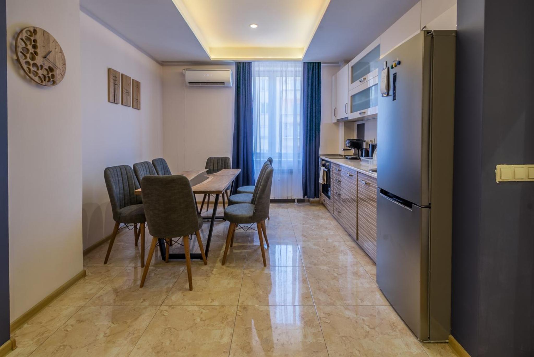 3BDR, Top Center Retreat, Sofia Heart, FREE Parking