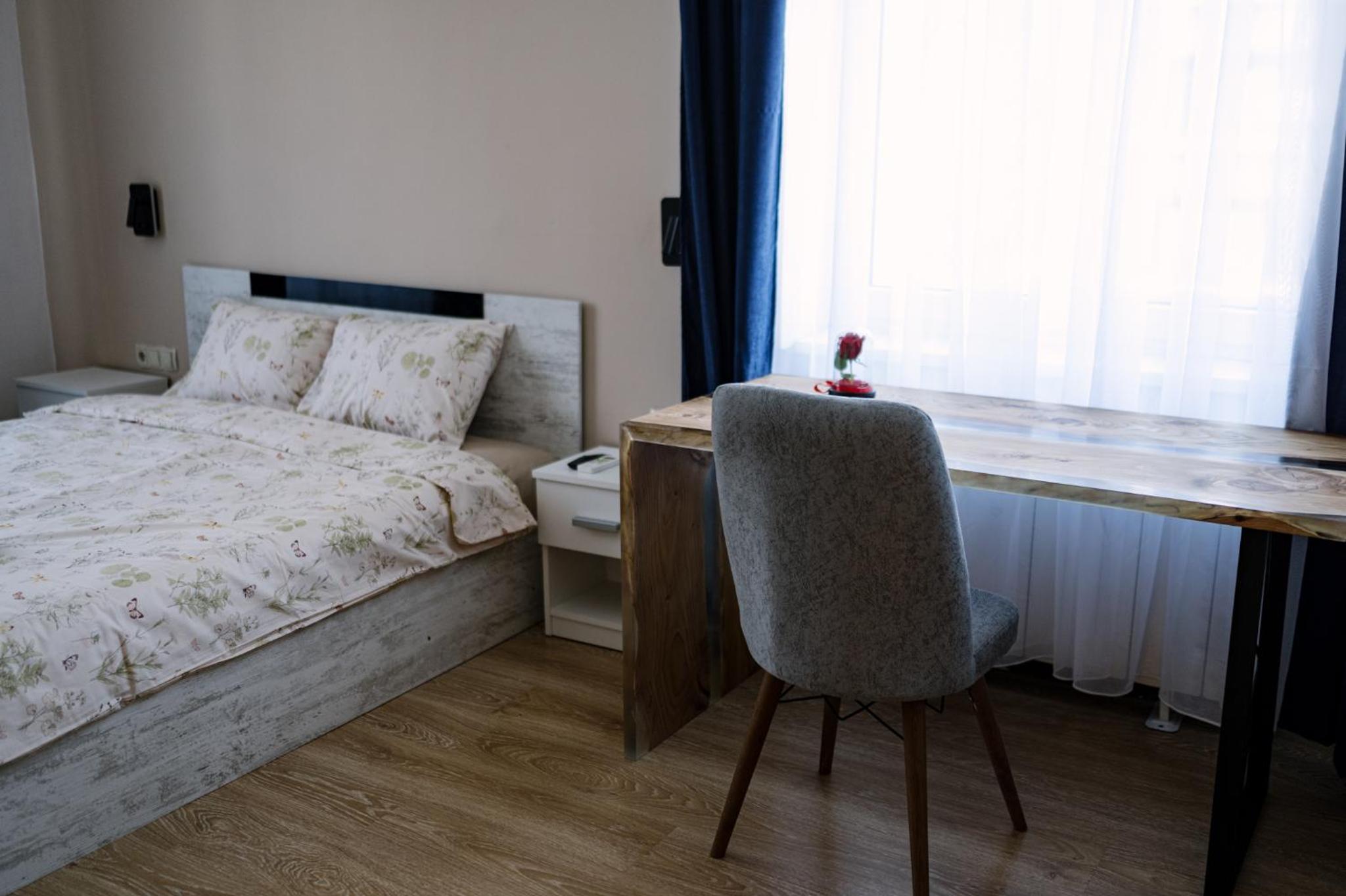 3BDR, Top Center Retreat, Sofia Heart, FREE Parking