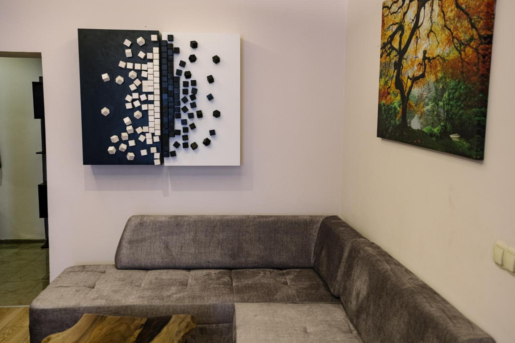 3BDR, Top Center Retreat, Sofia Heart, FREE Parking