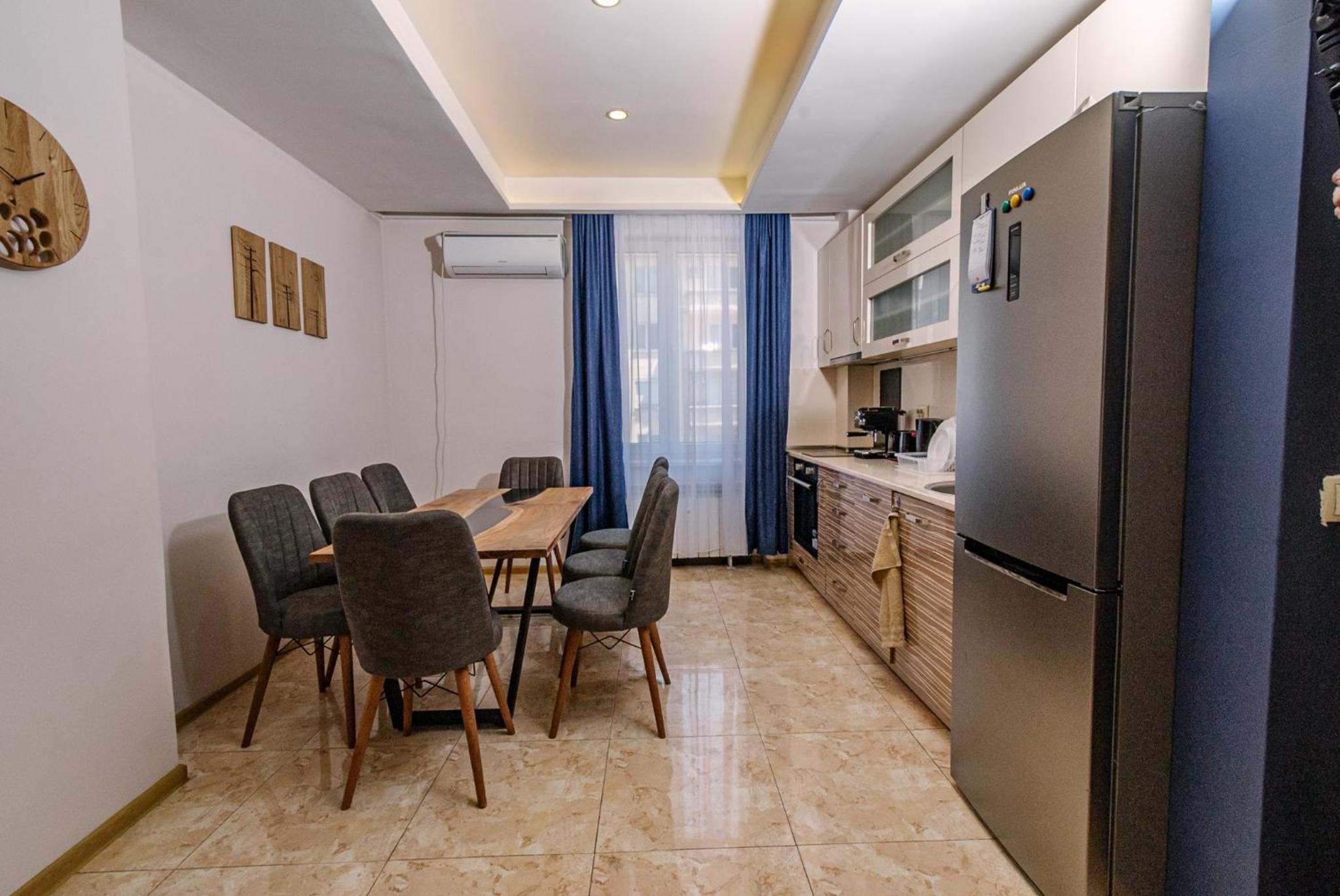 3BDR, Top Center Retreat, Sofia Heart, FREE Parking