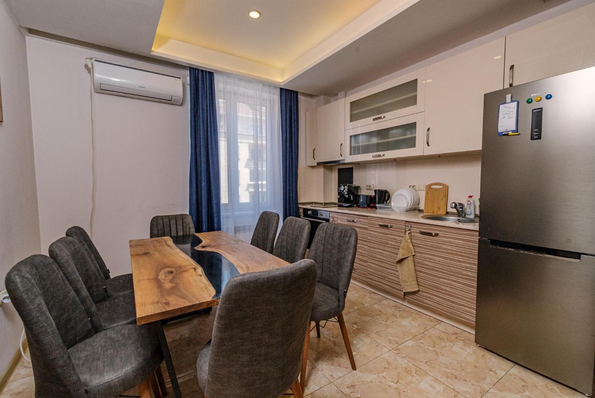 3BDR, Top Center Retreat, Sofia Heart, FREE Parking