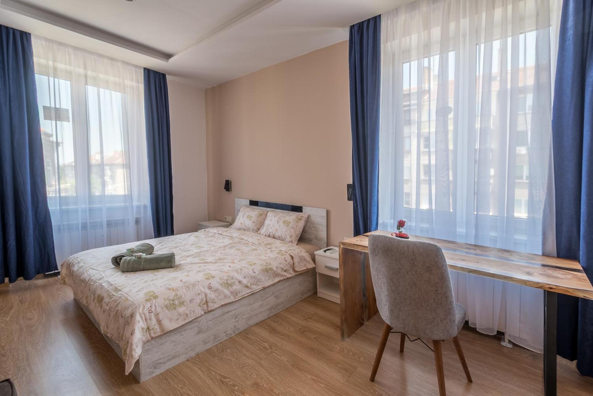 3BDR, Top Center Retreat, Sofia Heart, FREE Parking