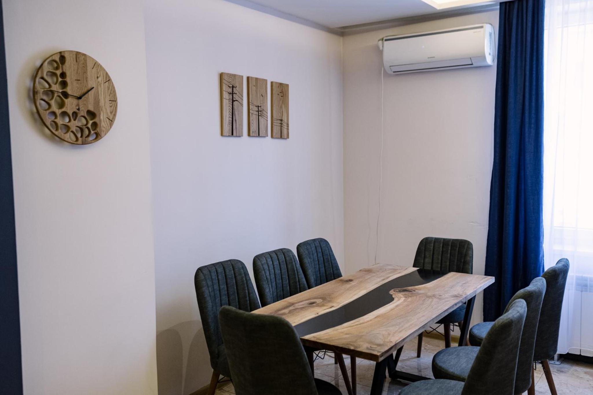 3BDR, Top Center Retreat, Sofia Heart, FREE Parking