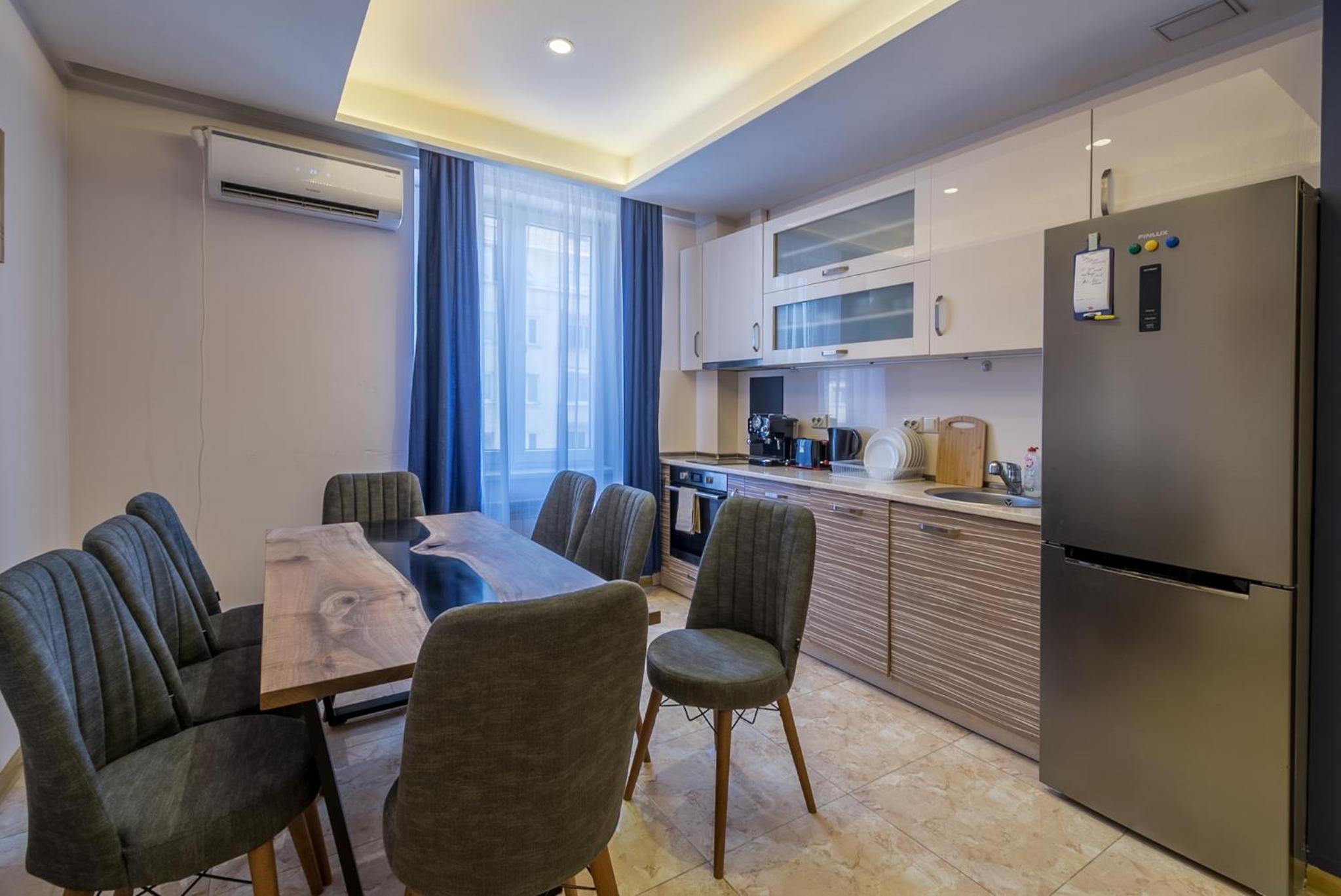3BDR, Top Center Retreat, Sofia Heart, FREE Parking