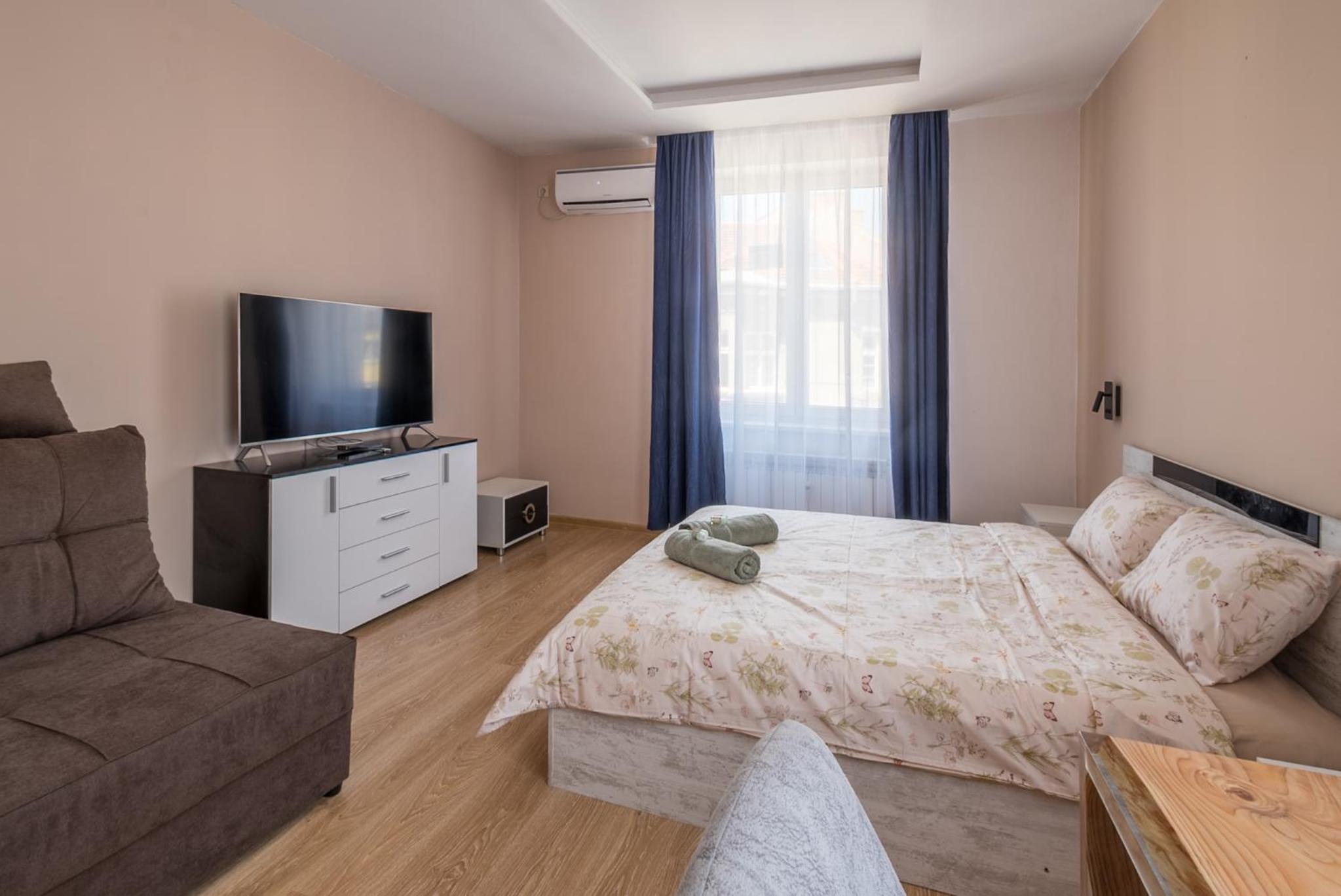 3BDR, Top Center Retreat, Sofia Heart, FREE Parking