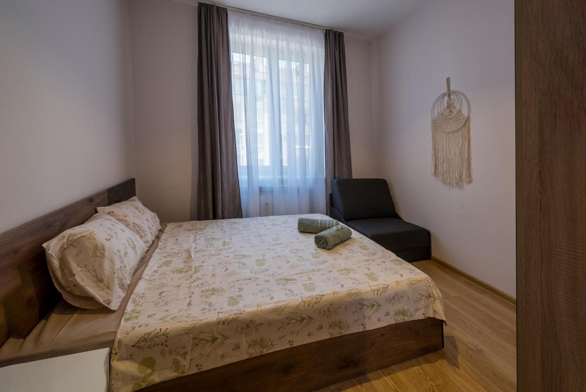 3BDR, Top Center Retreat, Sofia Heart, FREE Parking