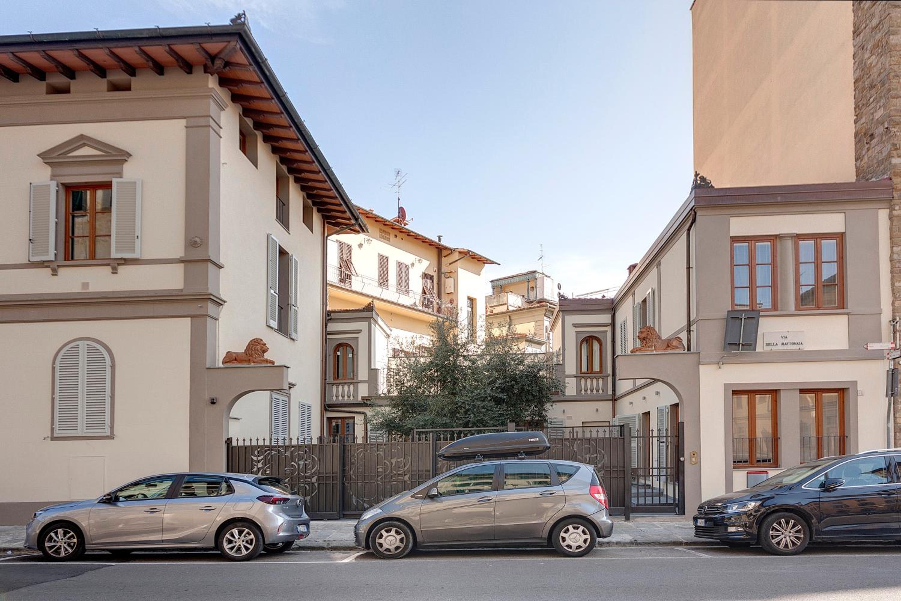 Bonnie - Clyde - Marvin Apartments by Mamo Florence