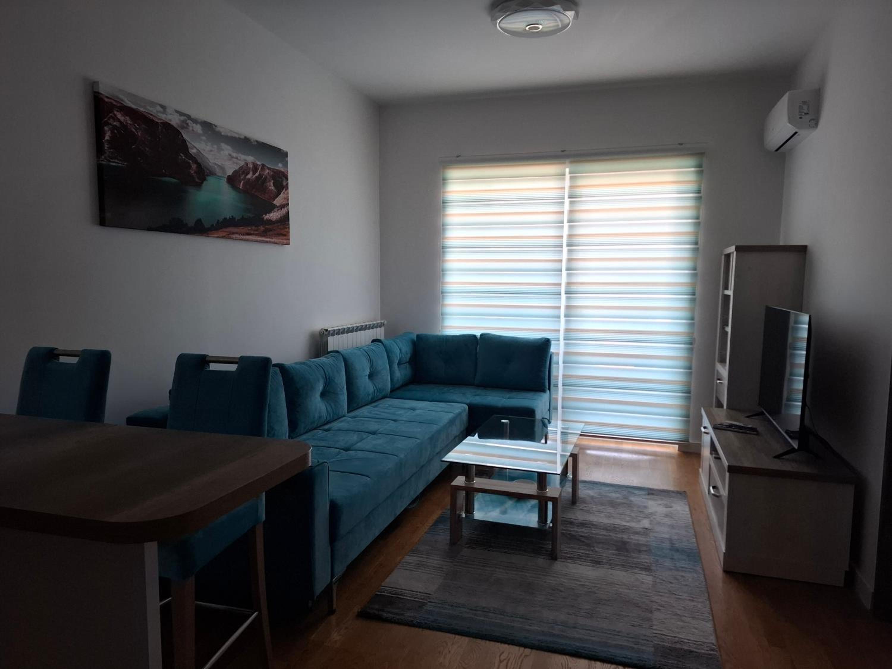 Blue Minimalist Bulevar