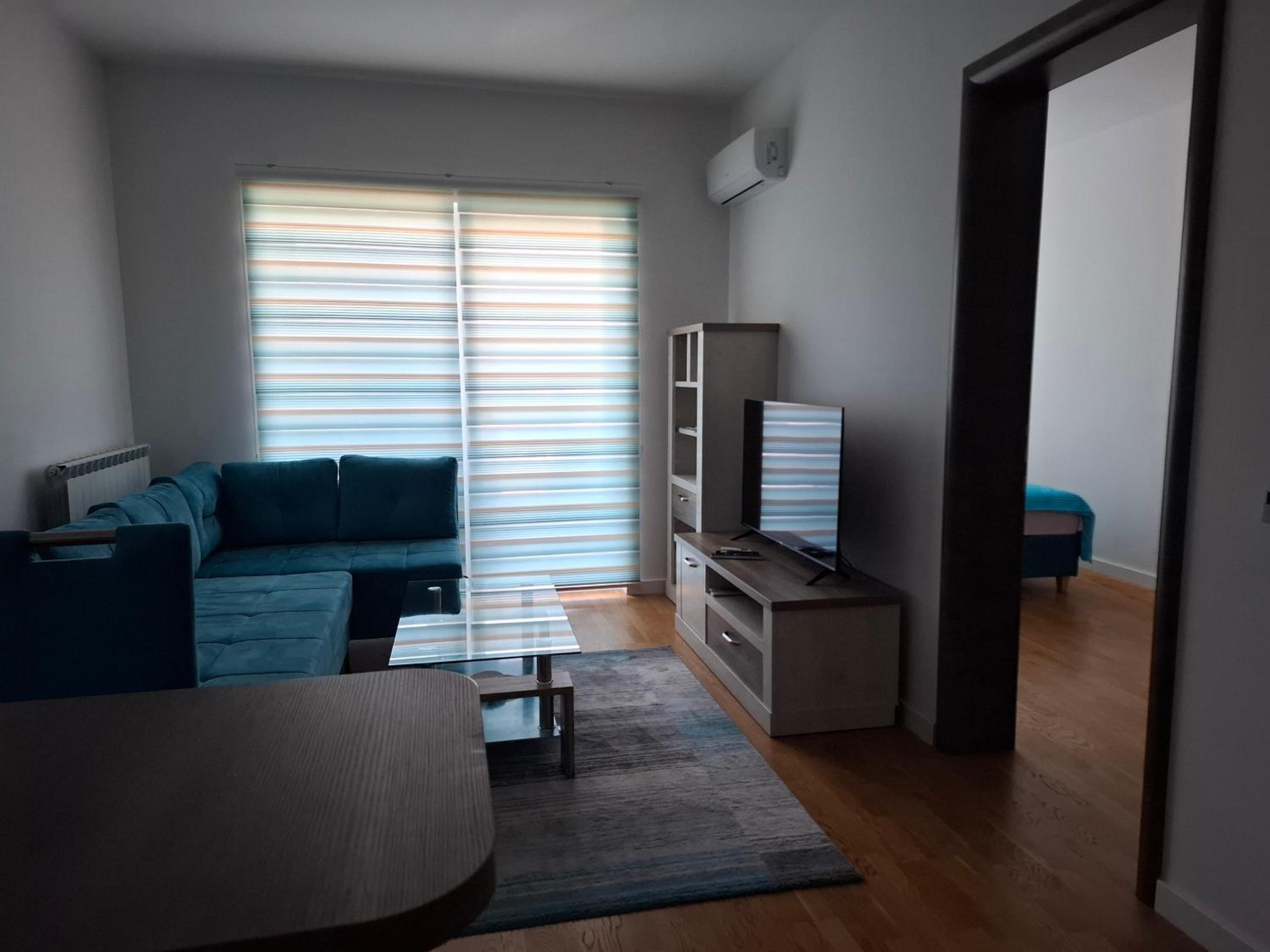 Blue Minimalist Bulevar
