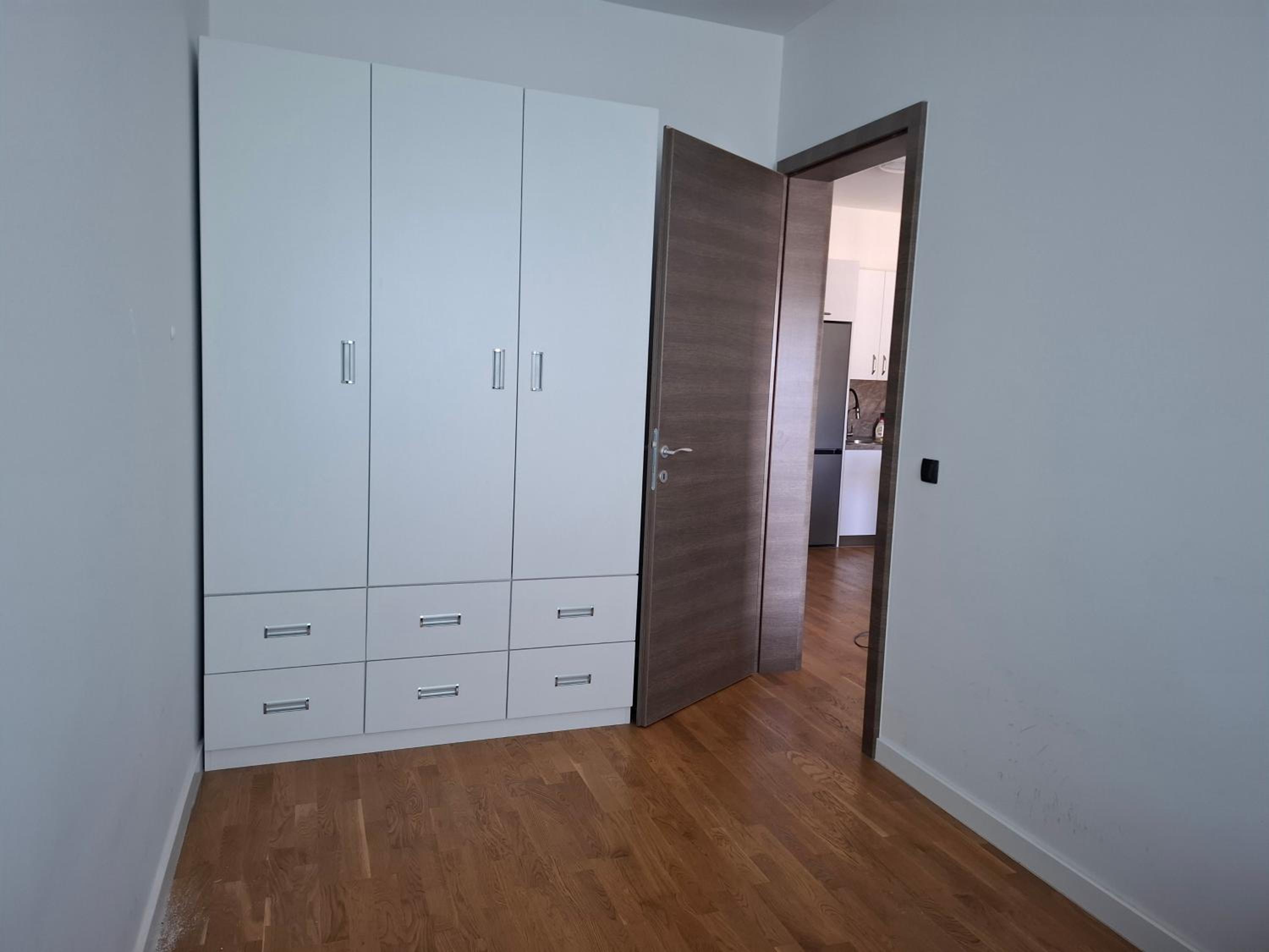 Blue Minimalist Bulevar