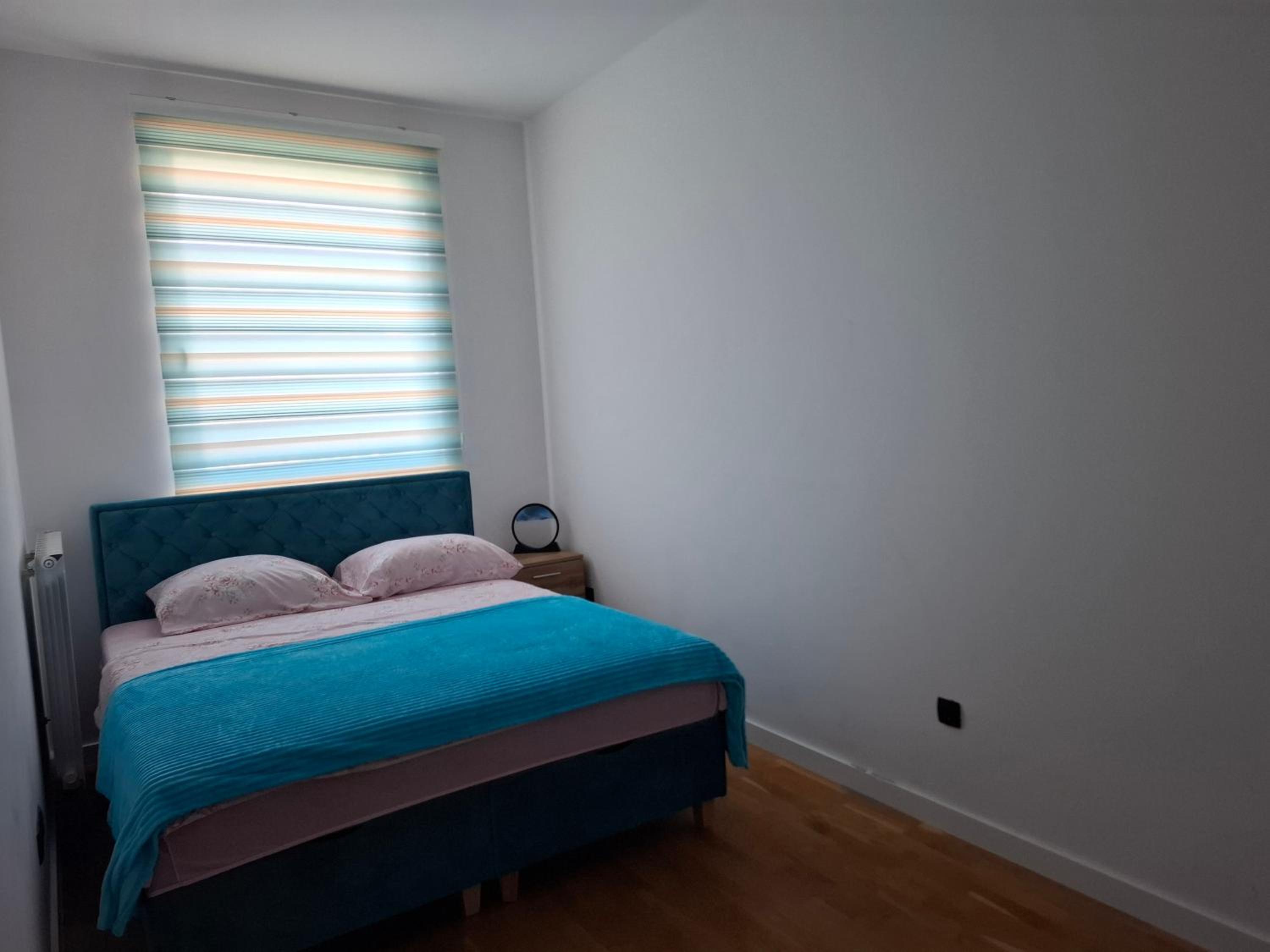 Blue Minimalist Bulevar