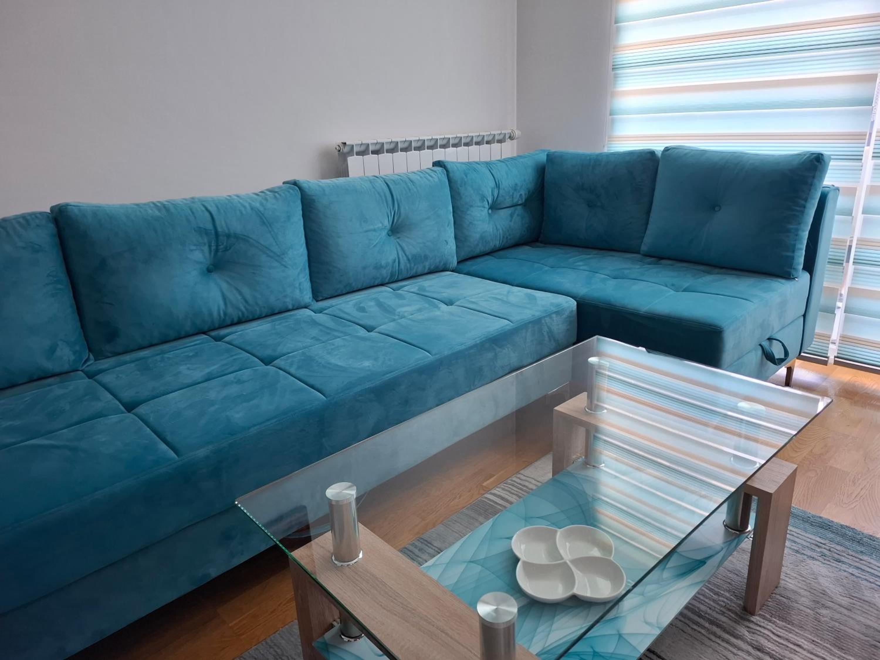 Blue Minimalist Bulevar