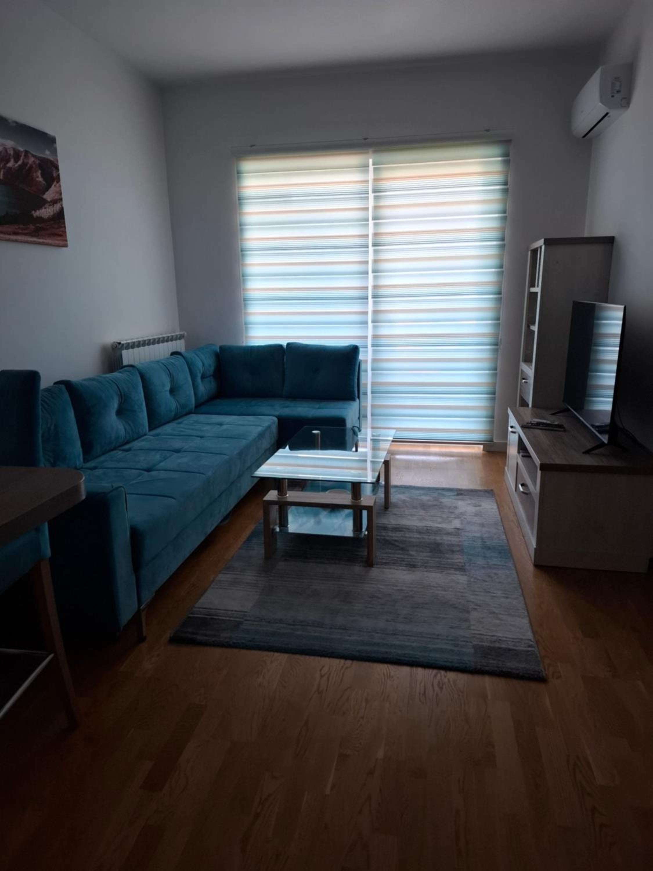 Blue Minimalist Bulevar